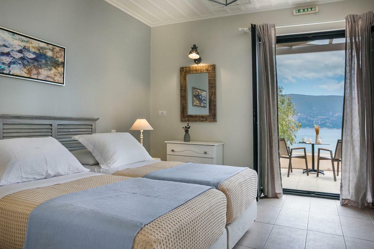 Martini Waterfront Suites Фіскардо Екстер'єр фото