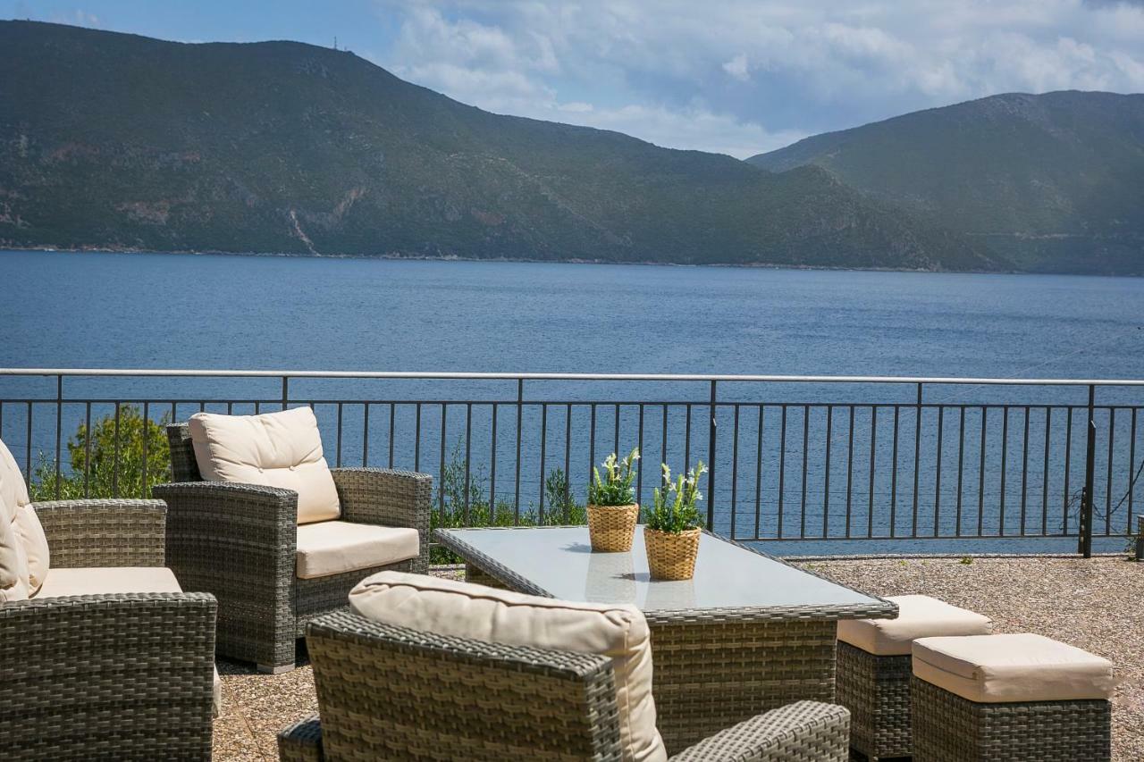 Martini Waterfront Suites Фіскардо Екстер'єр фото