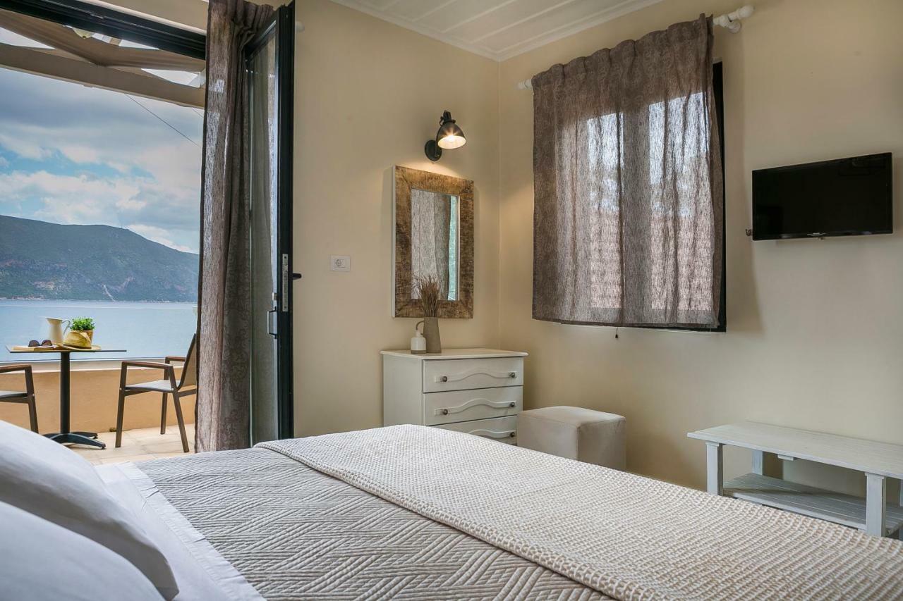 Martini Waterfront Suites Фіскардо Екстер'єр фото
