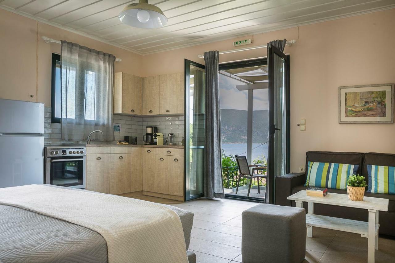 Martini Waterfront Suites Фіскардо Екстер'єр фото