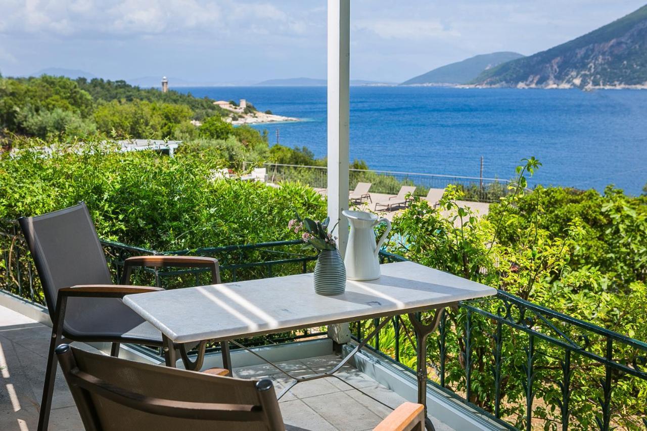 Martini Waterfront Suites Фіскардо Екстер'єр фото