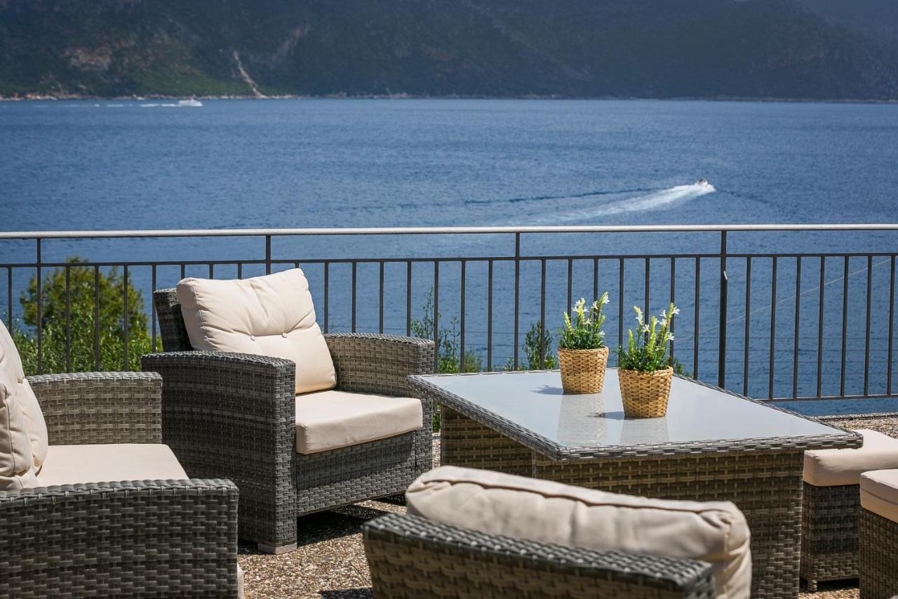 Martini Waterfront Suites Фіскардо Екстер'єр фото