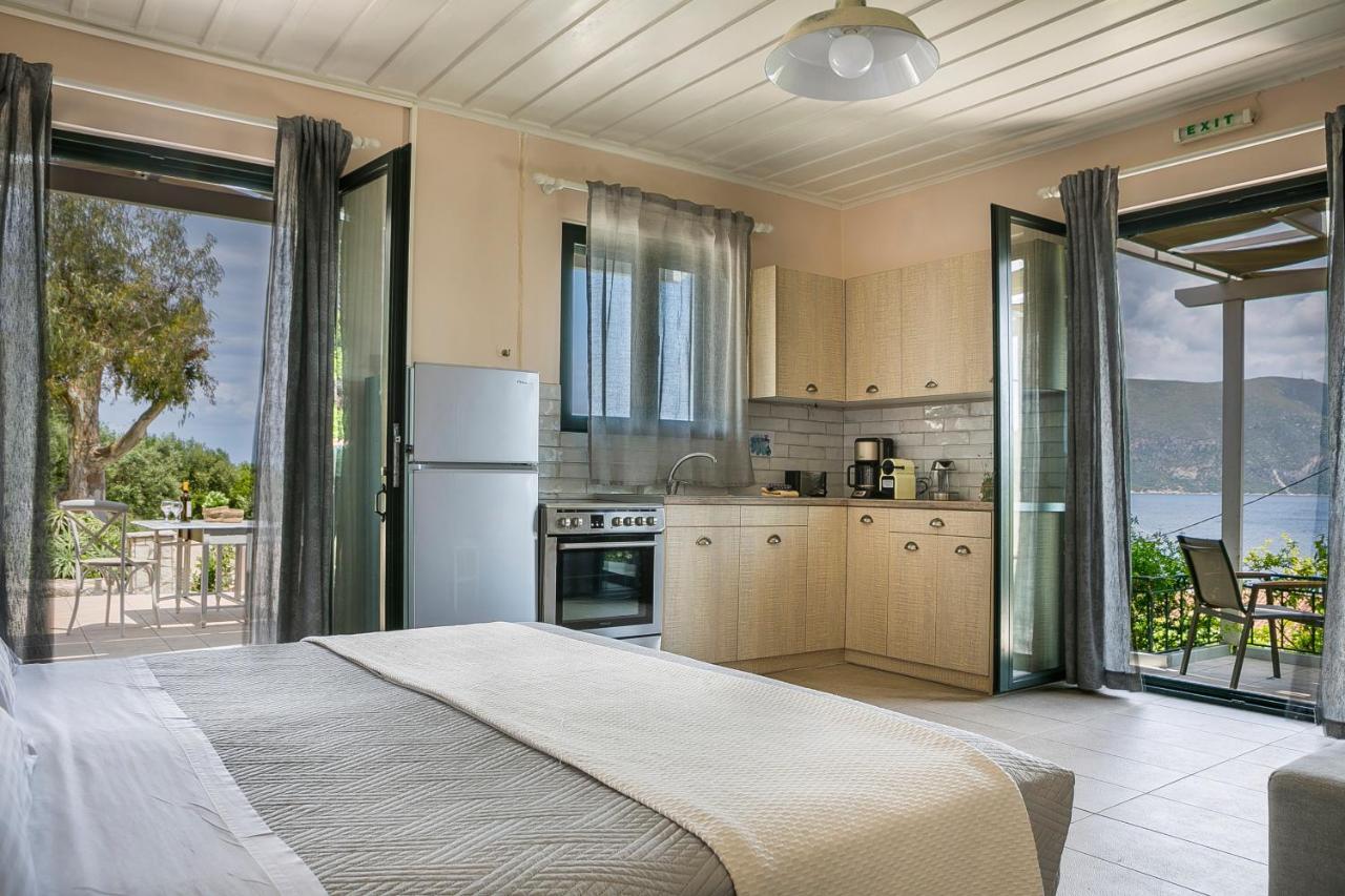 Martini Waterfront Suites Фіскардо Екстер'єр фото
