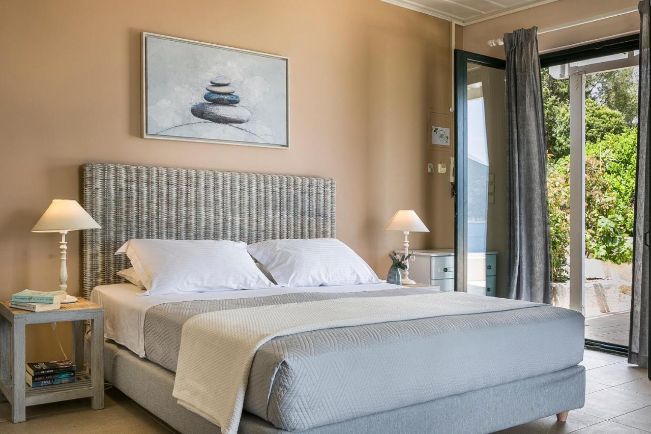 Martini Waterfront Suites Фіскардо Екстер'єр фото